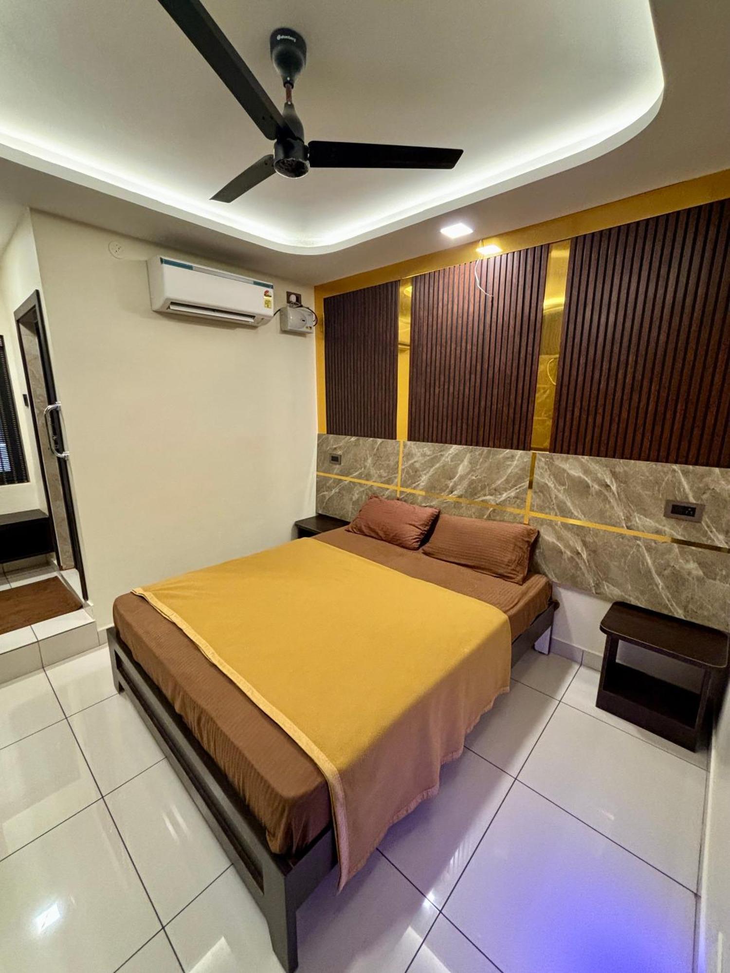 Sundar Lodge Tiruppatur Exterior photo